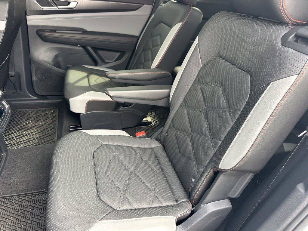 2024 Volkswagen Atlas 2.0T Peak Edition SEL