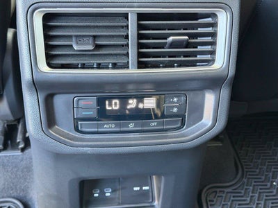 2024 Volkswagen Atlas 2.0T Peak Edition SEL