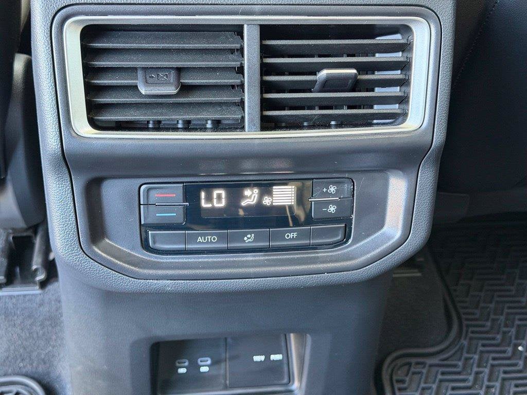 2024 Volkswagen Atlas 2.0T Peak Edition SEL