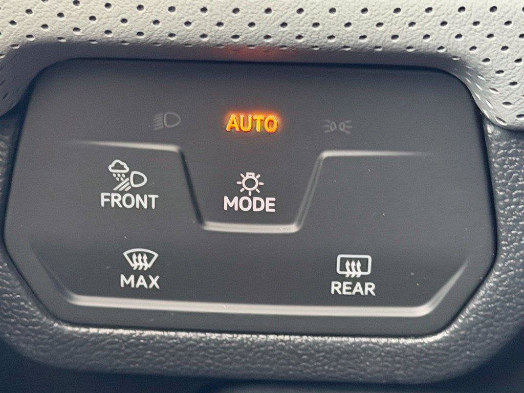 2024 Volkswagen Atlas 2.0T Peak Edition SEL