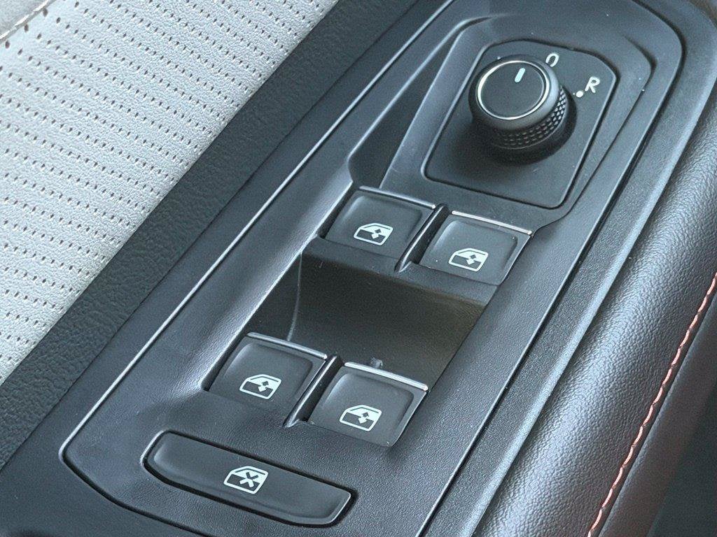 2024 Volkswagen Atlas 2.0T Peak Edition SEL