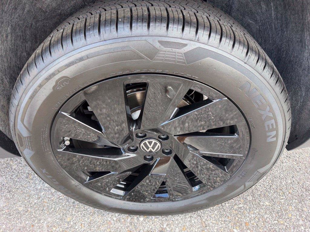 2026 Volkswagen Atlas Cross Sport SE w/Technology