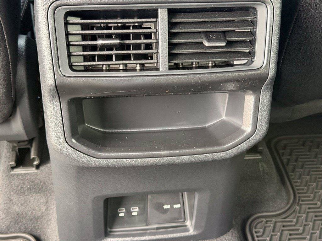 2026 Volkswagen Atlas Cross Sport SE w/Technology
