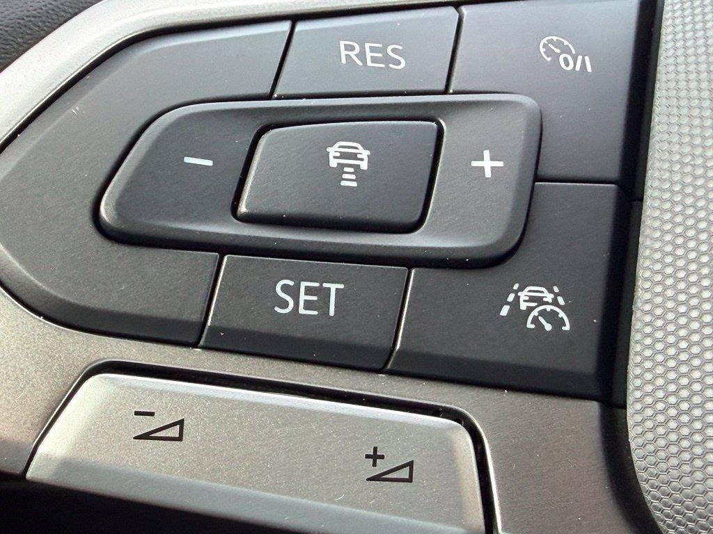 2026 Volkswagen Atlas Cross Sport SE w/Technology