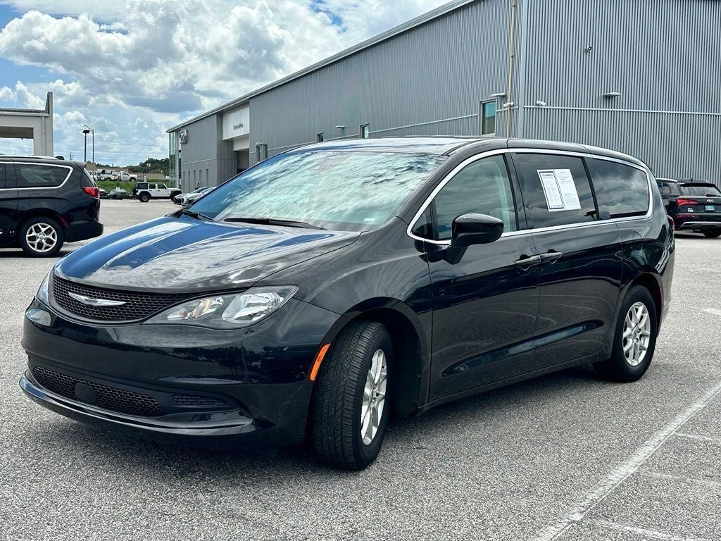 2023 Chrysler Voyager LX