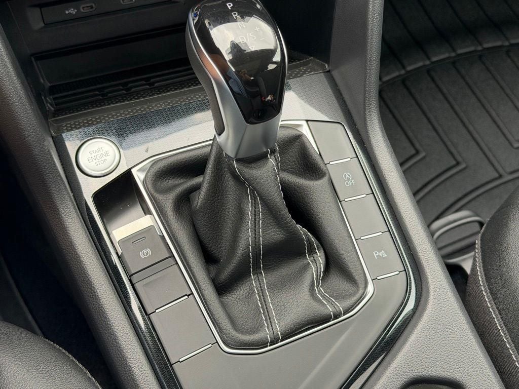 2026 Volkswagen Taos 1.5T SE Black