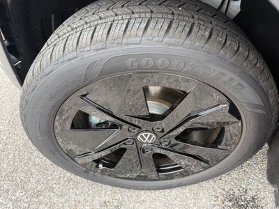 2026 Volkswagen Taos 1.5T SE Black