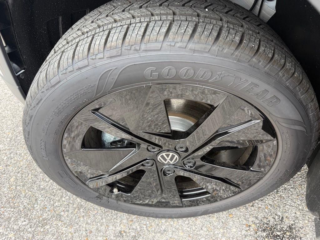 2026 Volkswagen Taos 1.5T SE Black