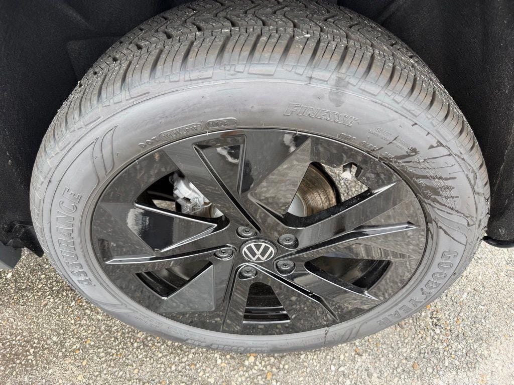 2026 Volkswagen Taos 1.5T SE Black