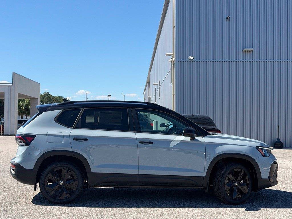 2027 Volkswagen Taos 1.5T SE Black