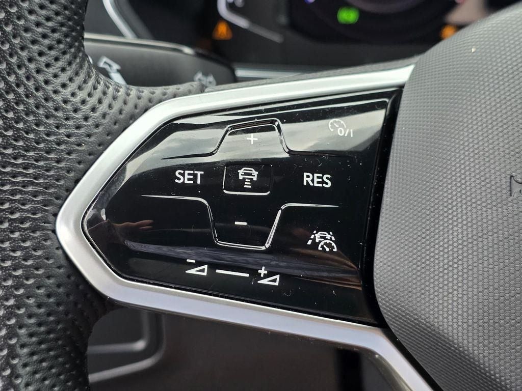 2022 Volkswagen Tiguan 2.0T SEL R-Line