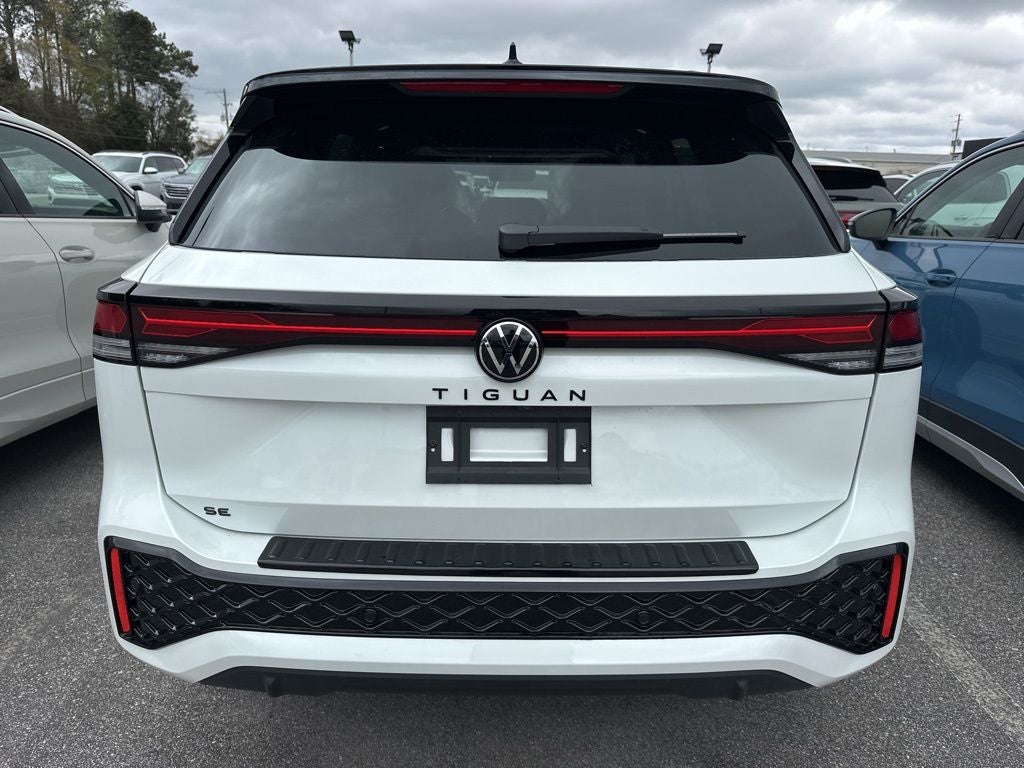 2026 Volkswagen Tiguan 2.0T SE R-Line Black