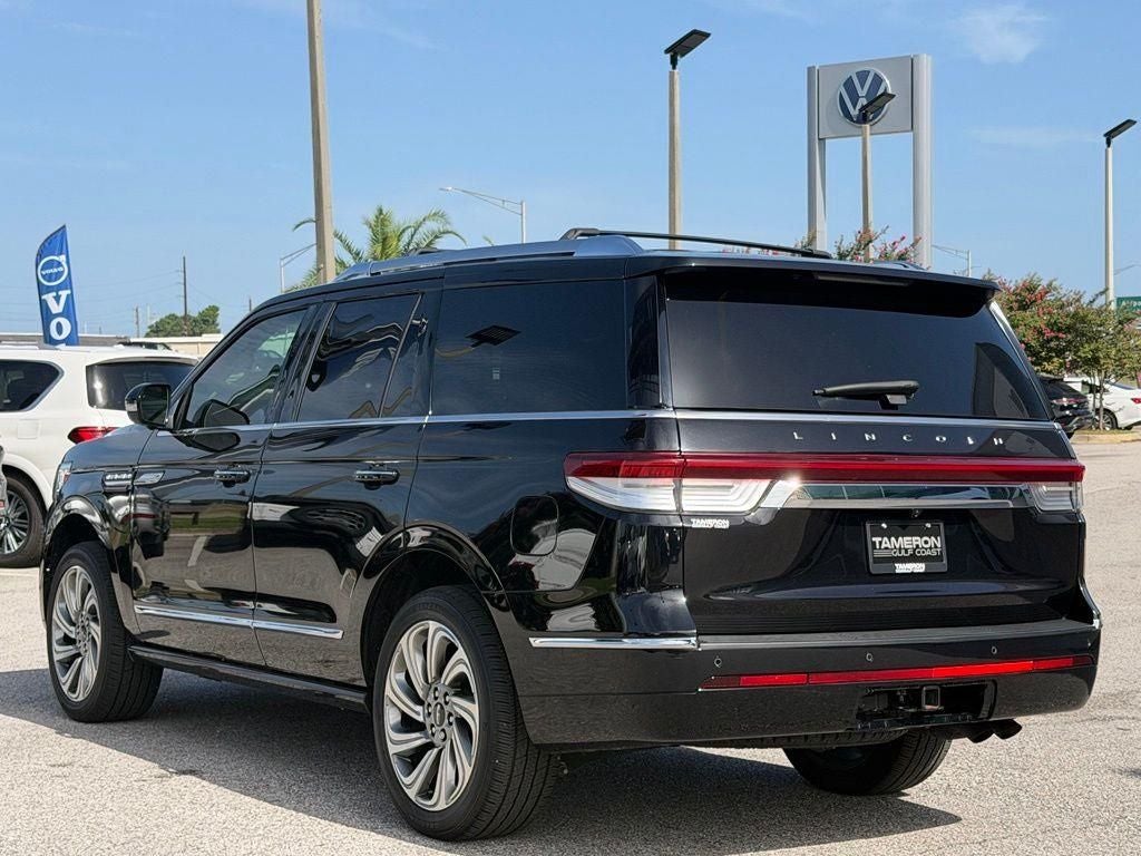 2022 Lincoln Navigator Standard