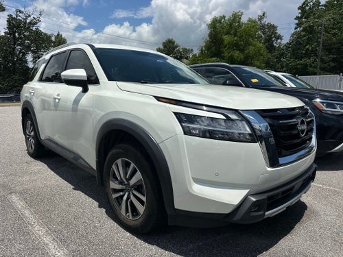 2022 Nissan Pathfinder SL