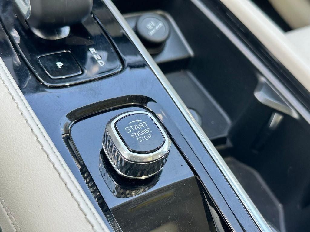 2024 Volvo XC90 B5 Plus