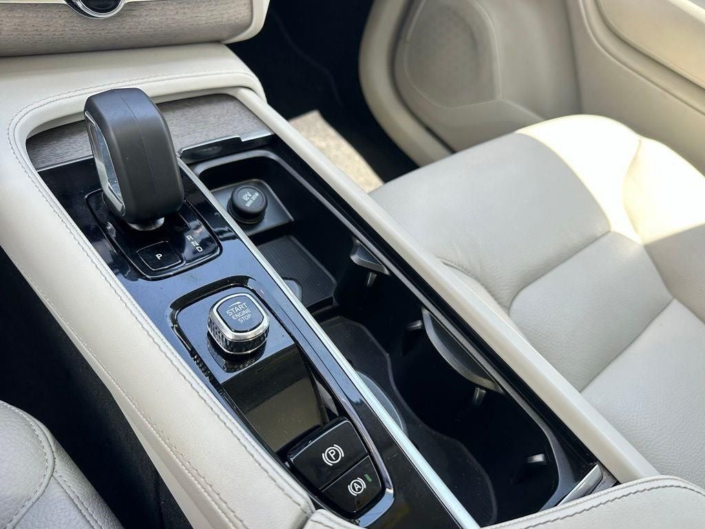 2024 Volvo XC90 B5 Plus