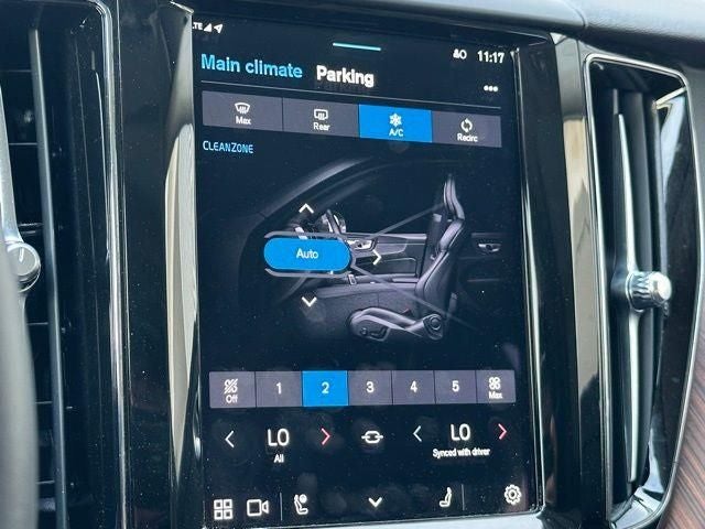 2024 Volvo XC60 B5 Plus Dark Theme