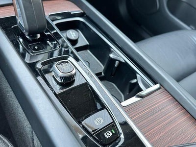 2024 Volvo XC60 B5 Plus Dark Theme