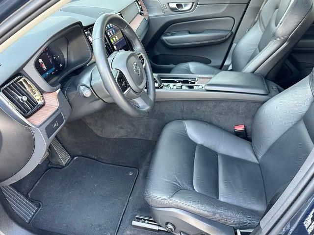 2024 Volvo XC60 B5 Plus Dark Theme