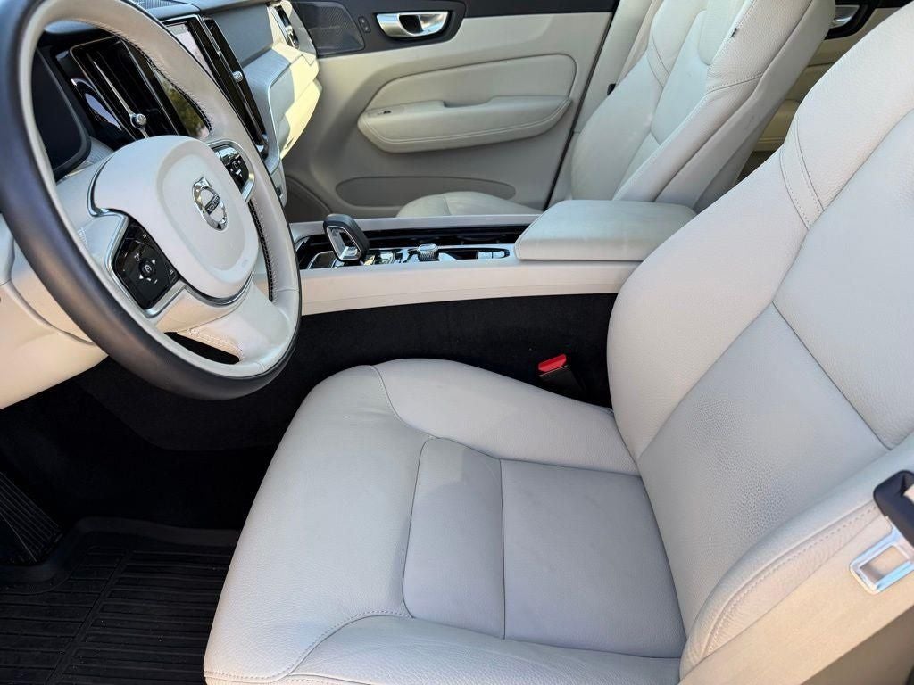 2024 Volvo XC60 B5 Plus Dark Theme