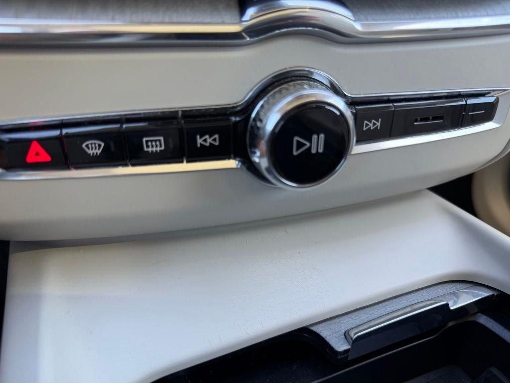 2024 Volvo XC60 B5 Plus Dark Theme