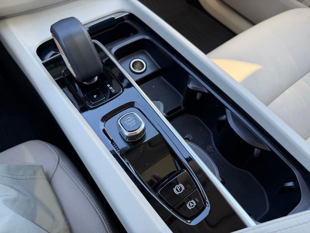 2024 Volvo XC60 B5 Plus Dark Theme