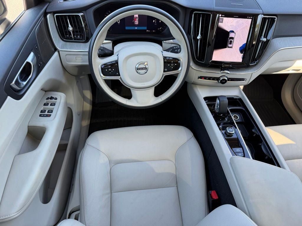 2024 Volvo XC60 B5 Plus Dark Theme