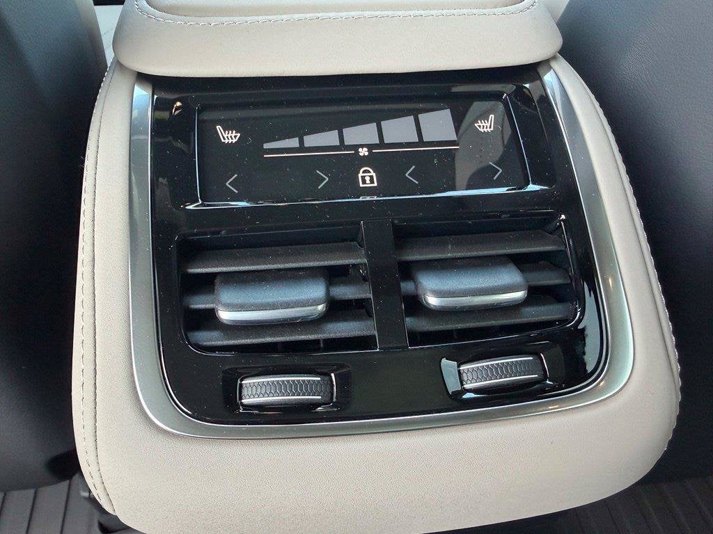 2027 Volvo XC90 B6 Plus 7-Seater