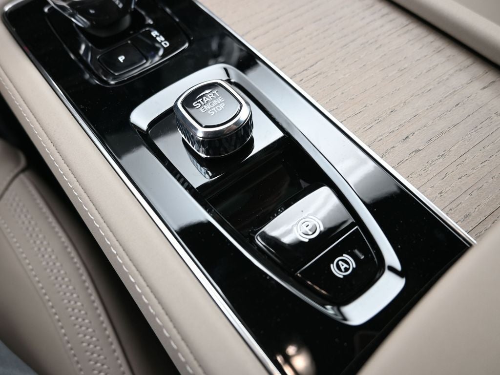 2026 Volvo XC90 B6 Plus 7-Seater