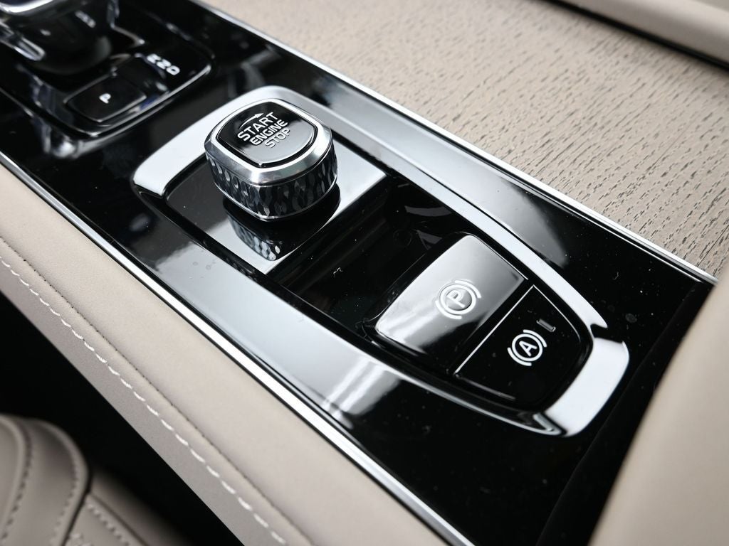 2026 Volvo XC90 B6 Plus 7-Seater