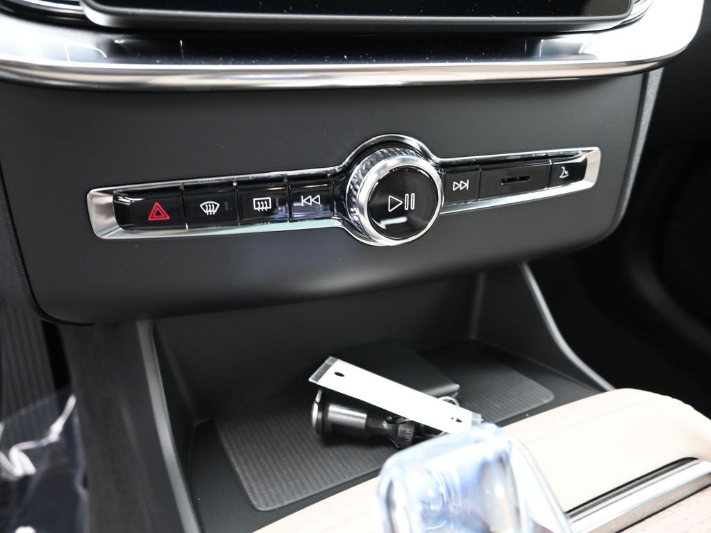 2026 Volvo XC90 B6 Core