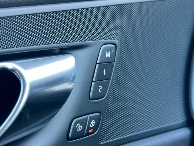 2026 Volvo XC60 Plug-In Hybrid T8 Plus