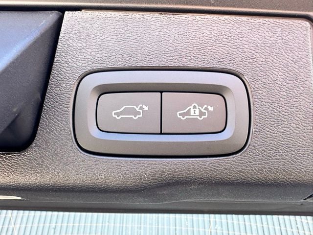 2026 Volvo XC60 Plug-In Hybrid T8 Plus