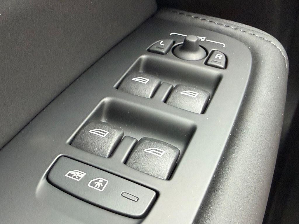2026 Volvo XC60 Plug-In Hybrid T8 Ultra