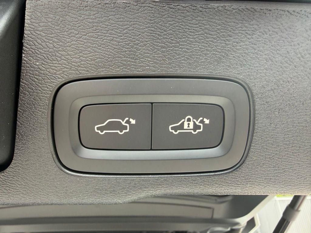 2026 Volvo XC60 Plug-In Hybrid T8 Ultra