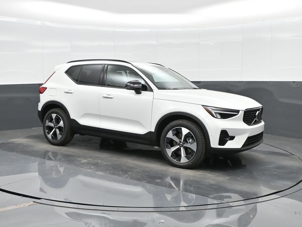 2026 Volvo XC40 B4 Plus