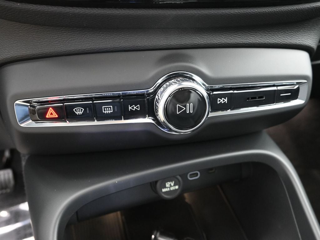 2026 Volvo XC40 B4 Plus