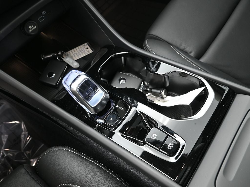 2026 Volvo XC40 B4 Plus