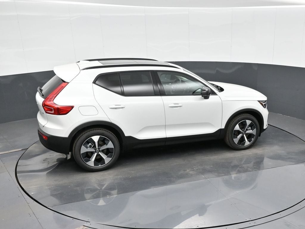 2026 Volvo XC40 B4 Plus