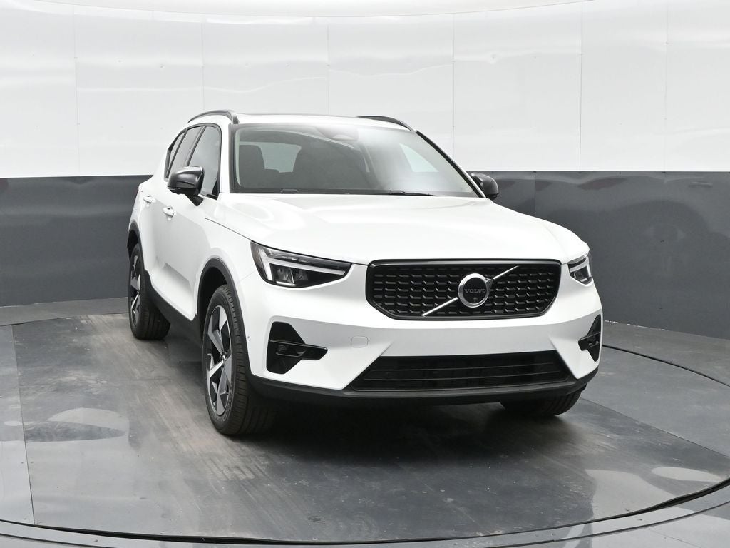 2026 Volvo XC40 B4 Plus