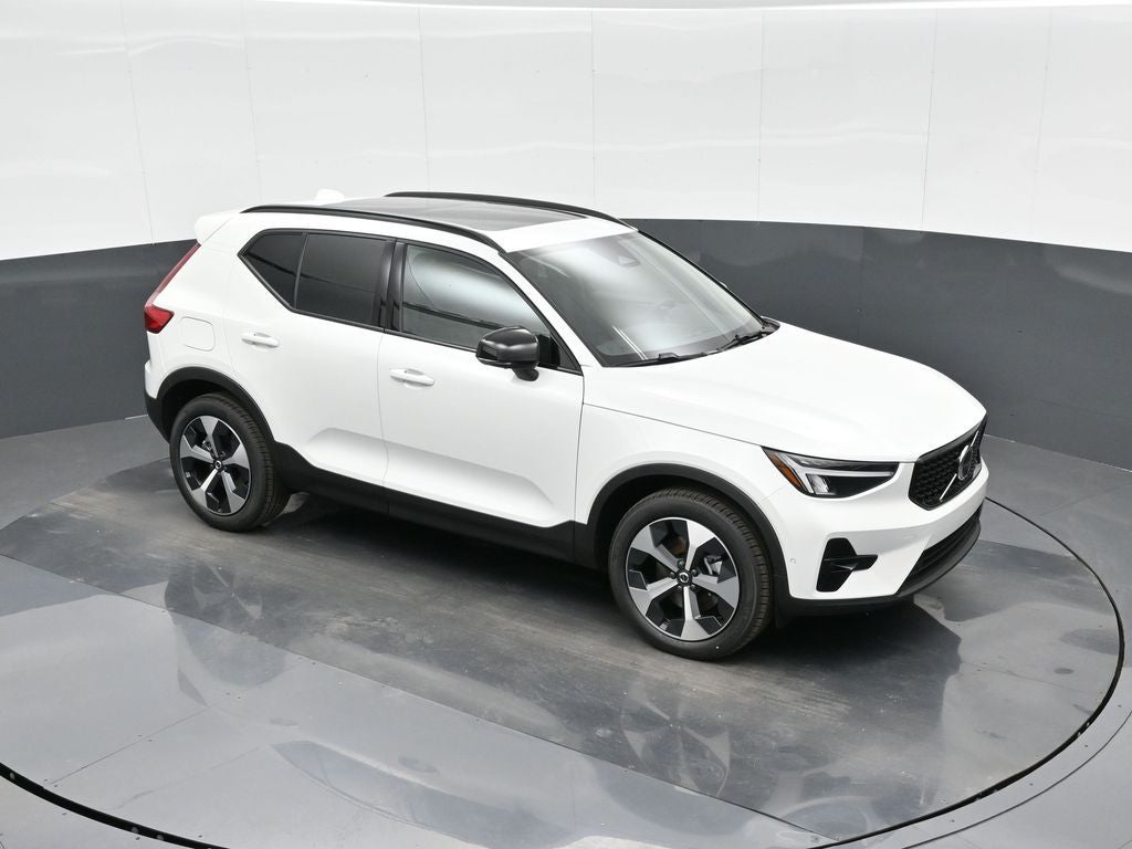 2026 Volvo XC40 B4 Plus
