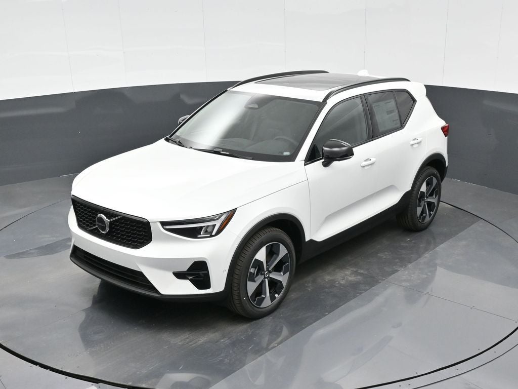 2026 Volvo XC40 B4 Plus