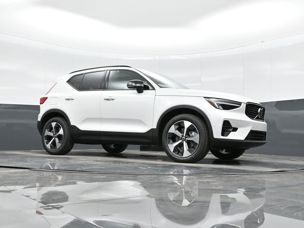 2026 Volvo XC40 B4 Plus