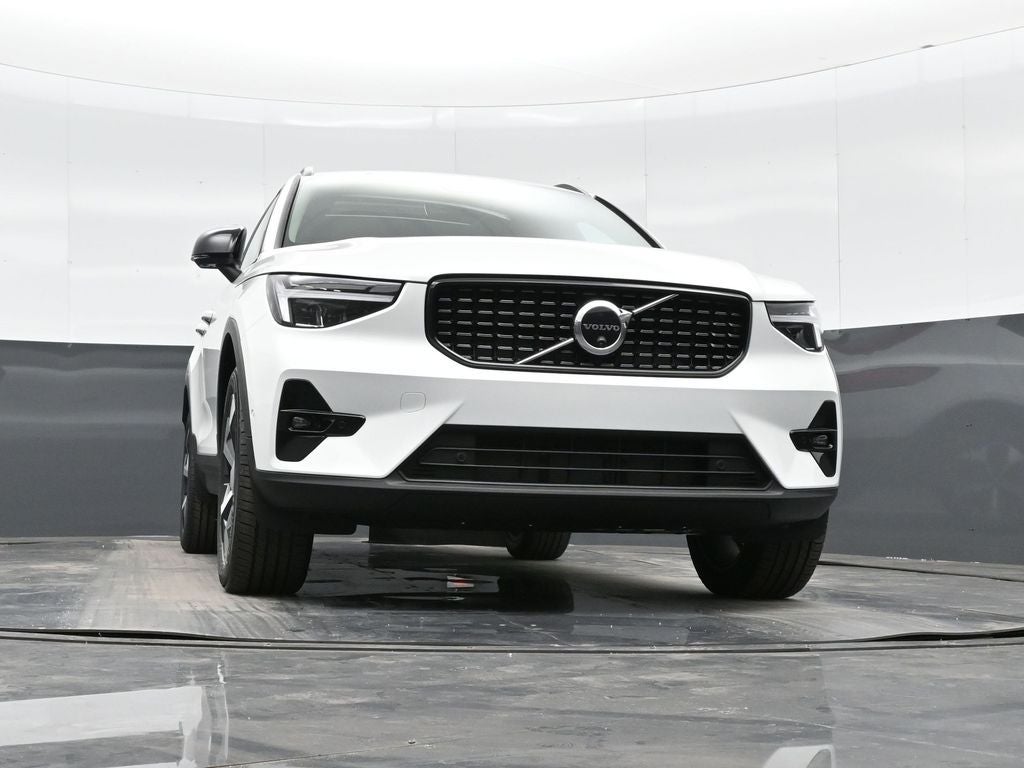 2026 Volvo XC40 B4 Plus