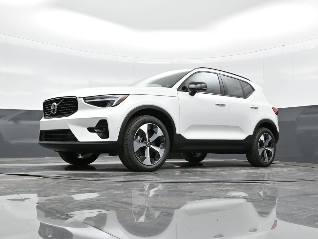 2026 Volvo XC40 B4 Plus