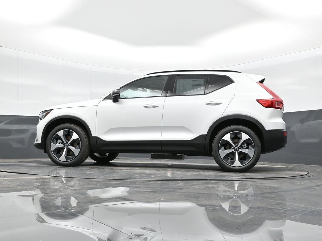 2026 Volvo XC40 B4 Plus