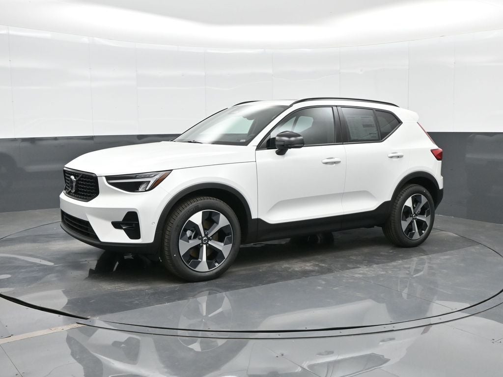 2026 Volvo XC40 B4 Plus