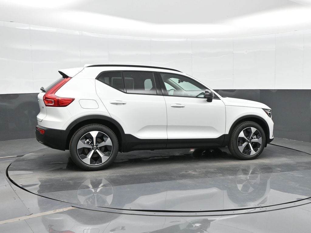 2026 Volvo XC40 B4 Plus
