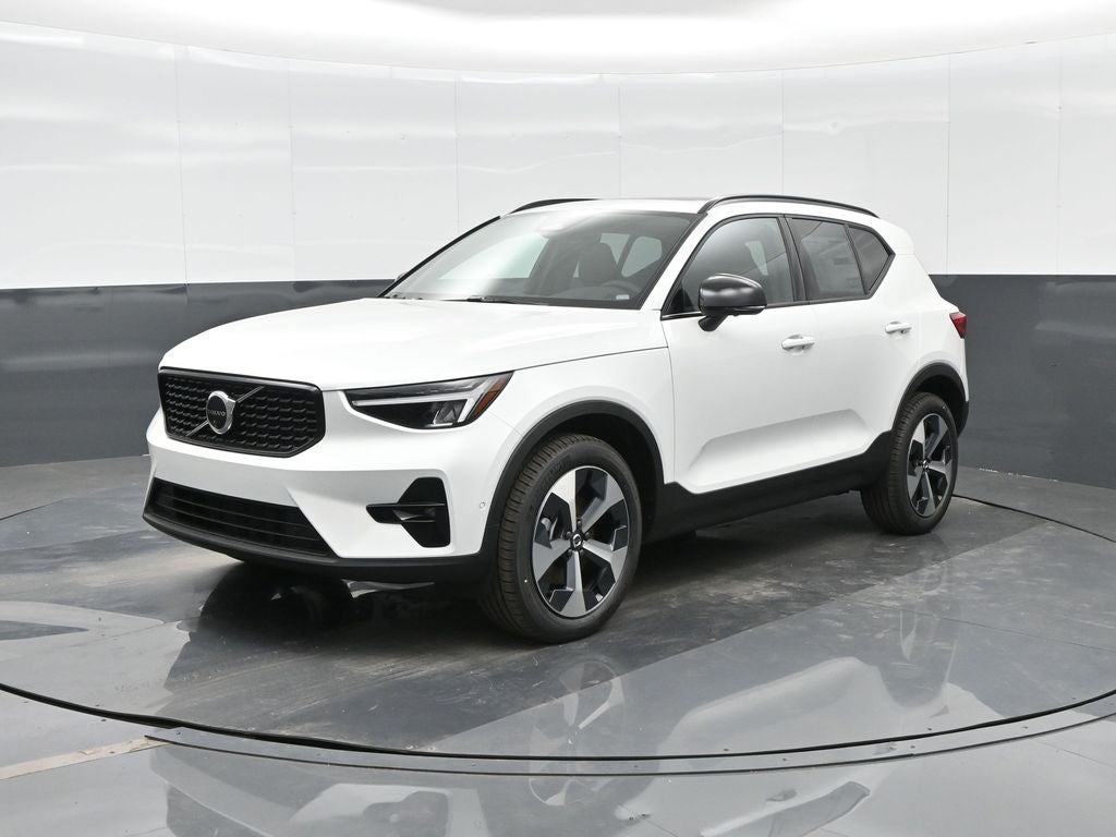 2026 Volvo XC40 B4 Plus