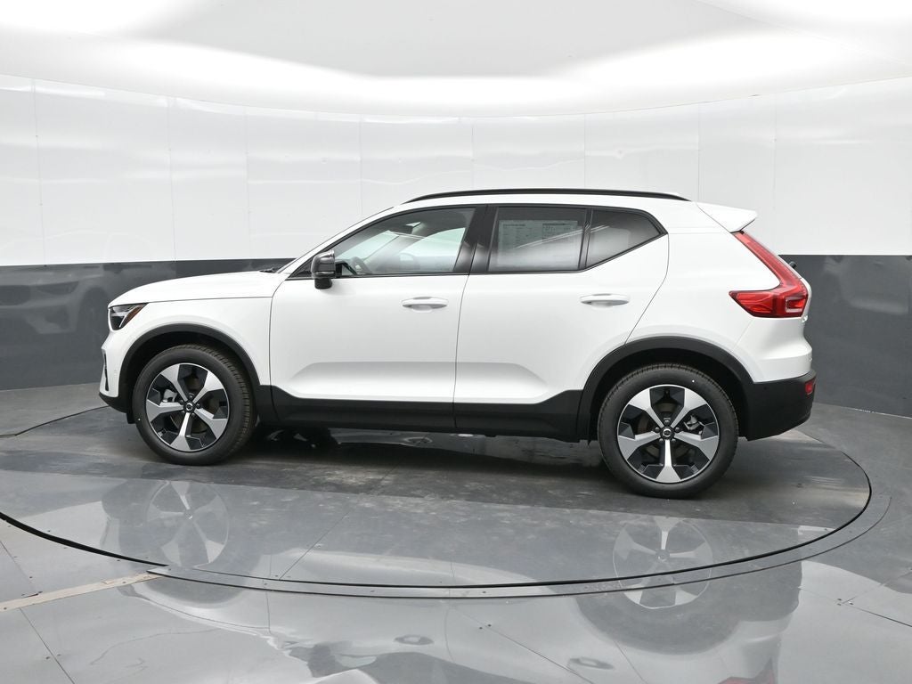 2026 Volvo XC40 B4 Plus